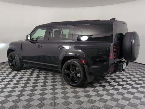 2025 Land Rover Defender 130 P400 X-Dynamic SE