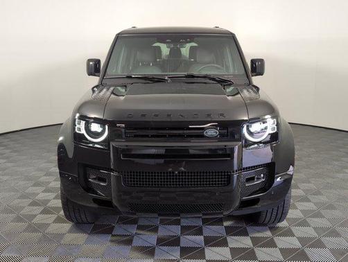 2025 Land Rover Defender 130 P400 X-Dynamic SE