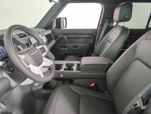 2025 Land Rover Defender 130 P400 X-Dynamic SE