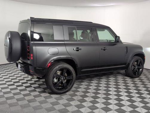 2025 Land Rover Defender 110 P400 X-Dynamic SE