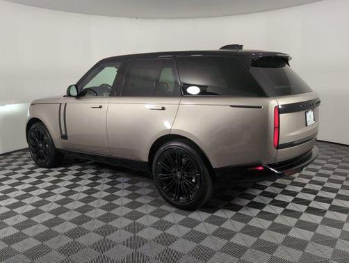 2025 Land Rover Range Rover P400 SE