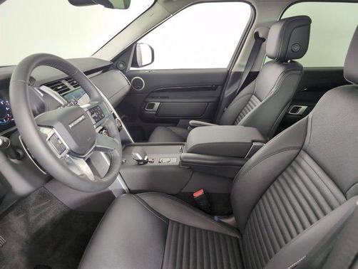 2024 Land Rover Discovery P300 S