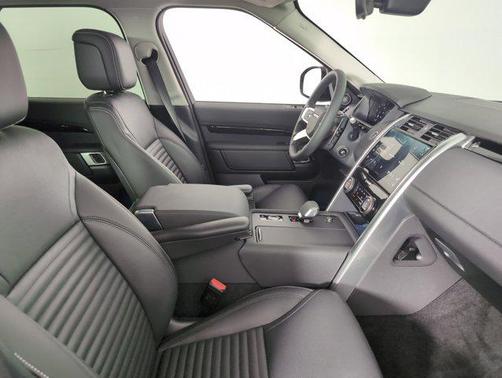 2024 Land Rover Discovery P300 S