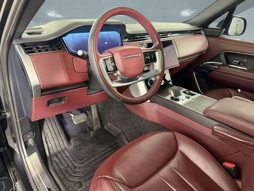Black 2023 Land Rover Range Rover P400 SE