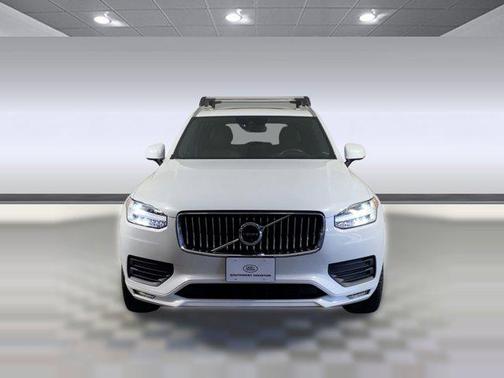 2022 Volvo XC90 T6 Momentum