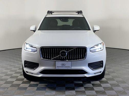 2022 Volvo XC90 T6 Momentum