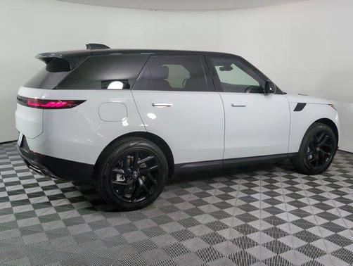 2025 Land Rover Range Rover Sport SE
