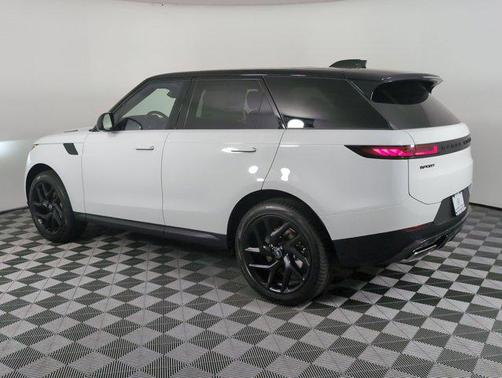 2025 Land Rover Range Rover Sport SE