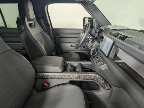 2025 Land Rover Defender P635 OCTA