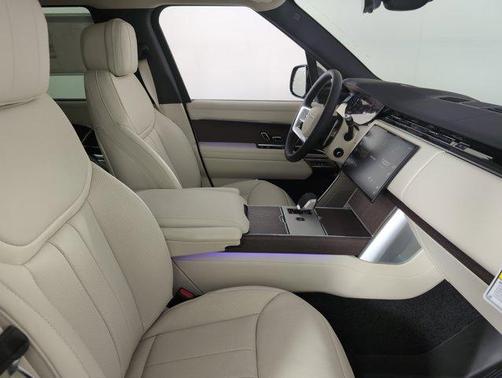 2025 Land Rover Range Rover P530 SE