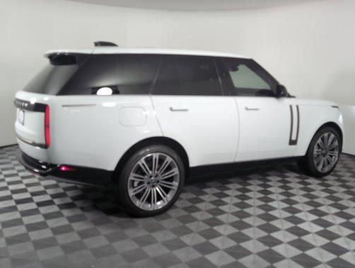 2025 Land Rover Range Rover P530 SE