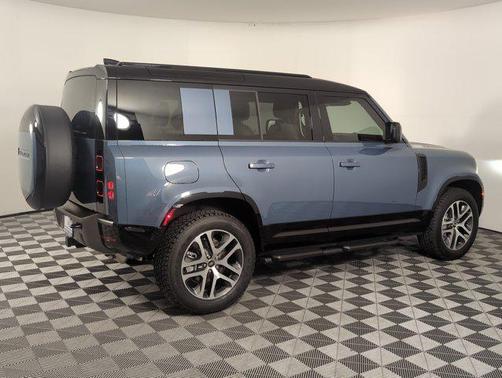 2025 Land Rover Defender 110 P400 X-Dynamic SE