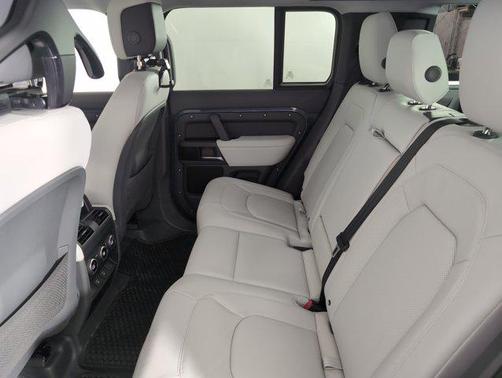2025 Land Rover Defender 110 P400 X-Dynamic SE