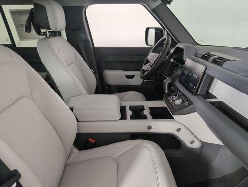 2025 Land Rover Defender 110 P400 X-Dynamic SE