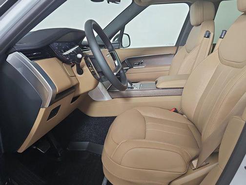 2025 Land Rover Range Rover P400 SE 7 Seat