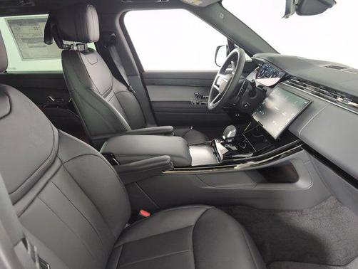 2025 Land Rover Range Rover Sport SE