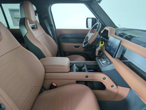 2025 Land Rover Defender P635 OCTA