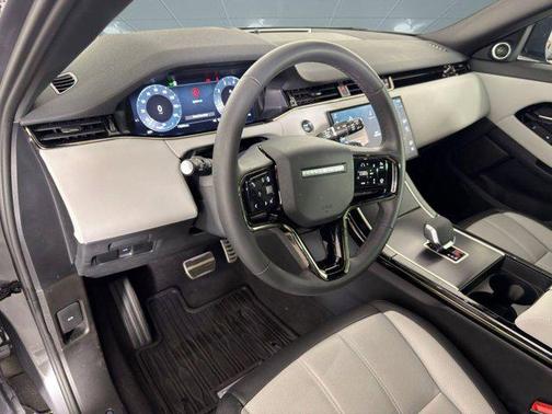 2026 Land Rover Range Rover Evoque Dynamic SE