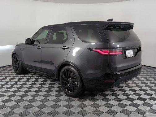 2024 Land Rover Discovery P300 Dynamic SE