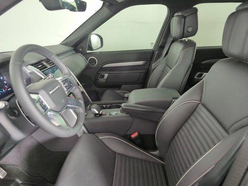 2024 Land Rover Discovery P300 Dynamic SE