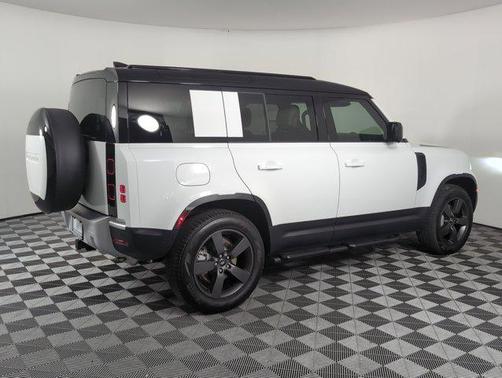2025 Land Rover Defender 110 P300