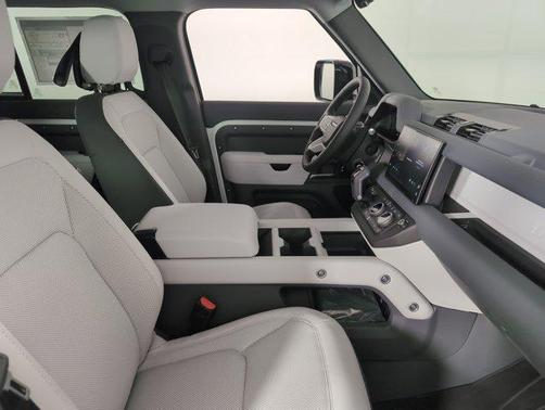 2025 Land Rover Defender 110 P300