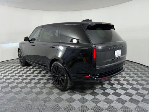 Santorini Black 2026 Land Rover Range Rover P400 SE 7 Seat
