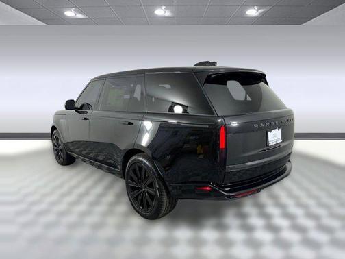 Santorini Black 2026 Land Rover Range Rover P400 SE 7 Seat