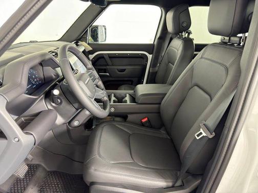 2026 Land Rover Defender P400 X-Dynamic SE