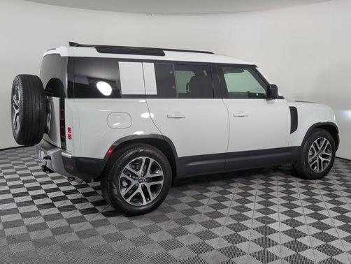 2025 Land Rover Defender 110 P400 S
