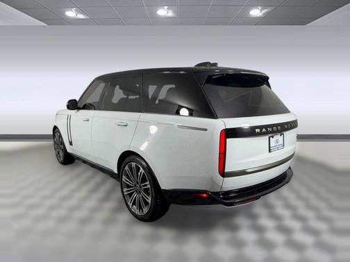 White 2023 Land Rover Range Rover P400 SE