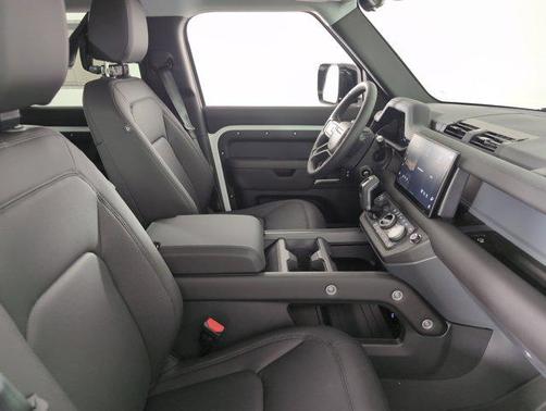 2025 Land Rover Defender 110 P300