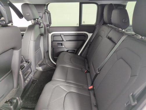 2025 Land Rover Defender 110 P300