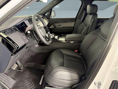 Ostuni Pearl White Premium Metallic 2026 Land Rover Range Rover Sport SE