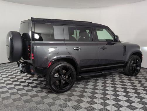 2025 Land Rover Defender 110 P400 X-Dynamic SE