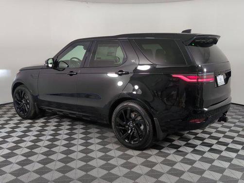 2025 Land Rover Discovery P300 Dynamic SE