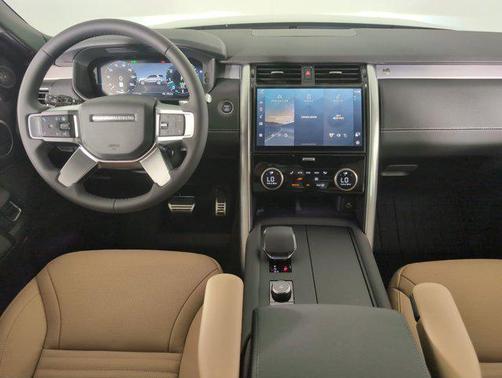 2025 Land Rover Discovery P300 Dynamic SE