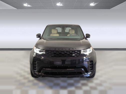 Santorini Black Metallic 2025 Land Rover Discovery P300 Dynamic SE
