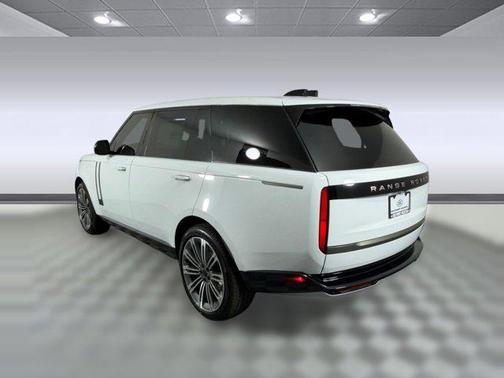Fuji White 2026 Land Rover Range Rover P400 SE 7 Seat