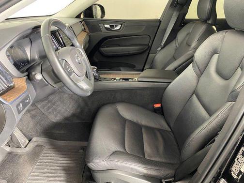 2021 Volvo XC60 T5 Momentum
