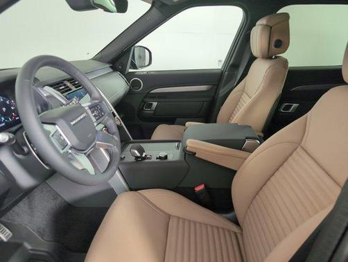 2025 Land Rover Discovery P300 Dynamic SE