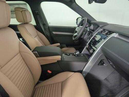 2025 Land Rover Discovery P300 Dynamic SE