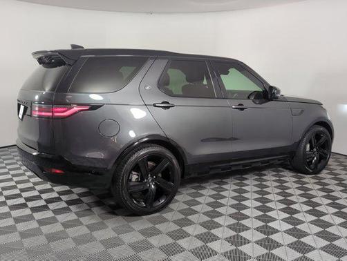2024 Land Rover Discovery P300 Dynamic SE