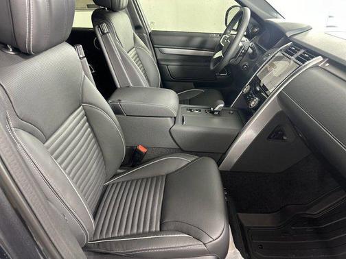 2024 Land Rover Discovery P300 Dynamic SE