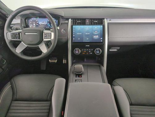 2024 Land Rover Discovery P300 Dynamic SE