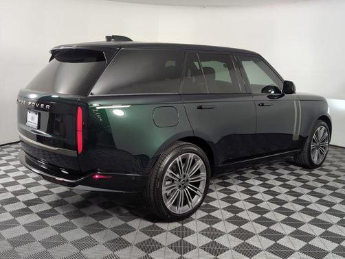 2025 Land Rover Range Rover P530 SE