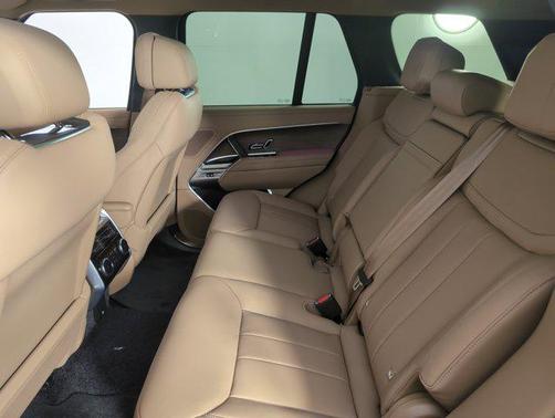 2025 Land Rover Range Rover P530 SE