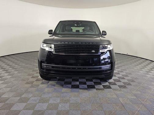 2025 Land Rover Range Rover P400 SE