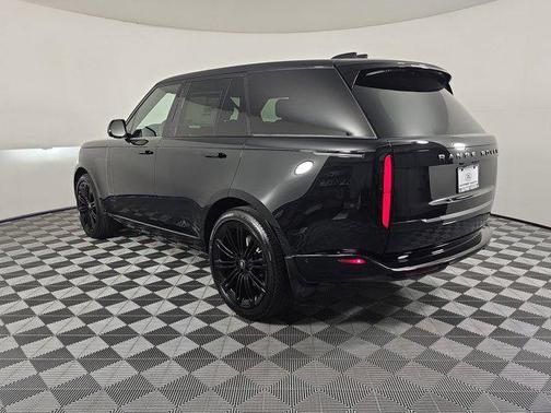 2025 Land Rover Range Rover P400 SE