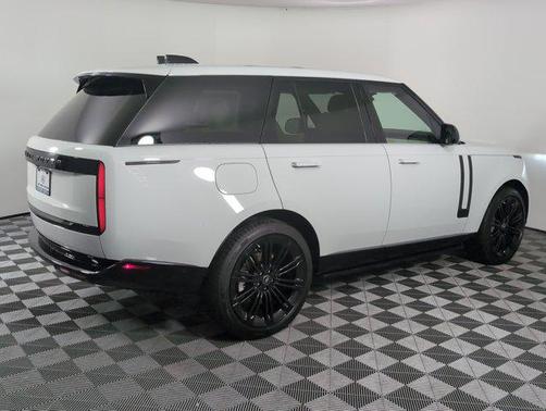 2025 Land Rover Range Rover P400 SE